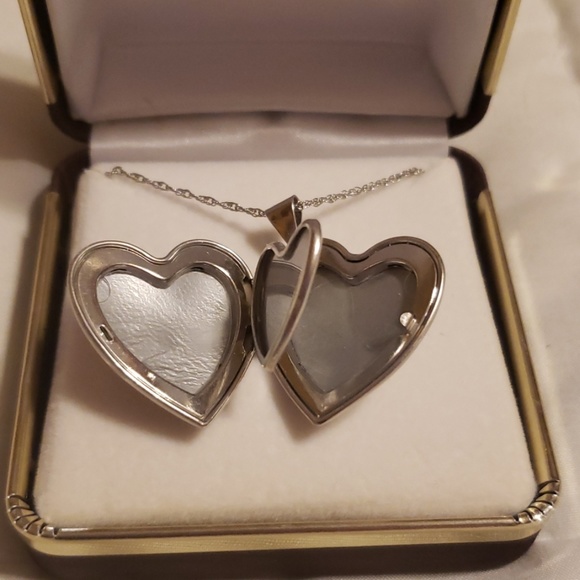 NIB Sterling Silver "MOM" Necklace - Picture 3 of 4